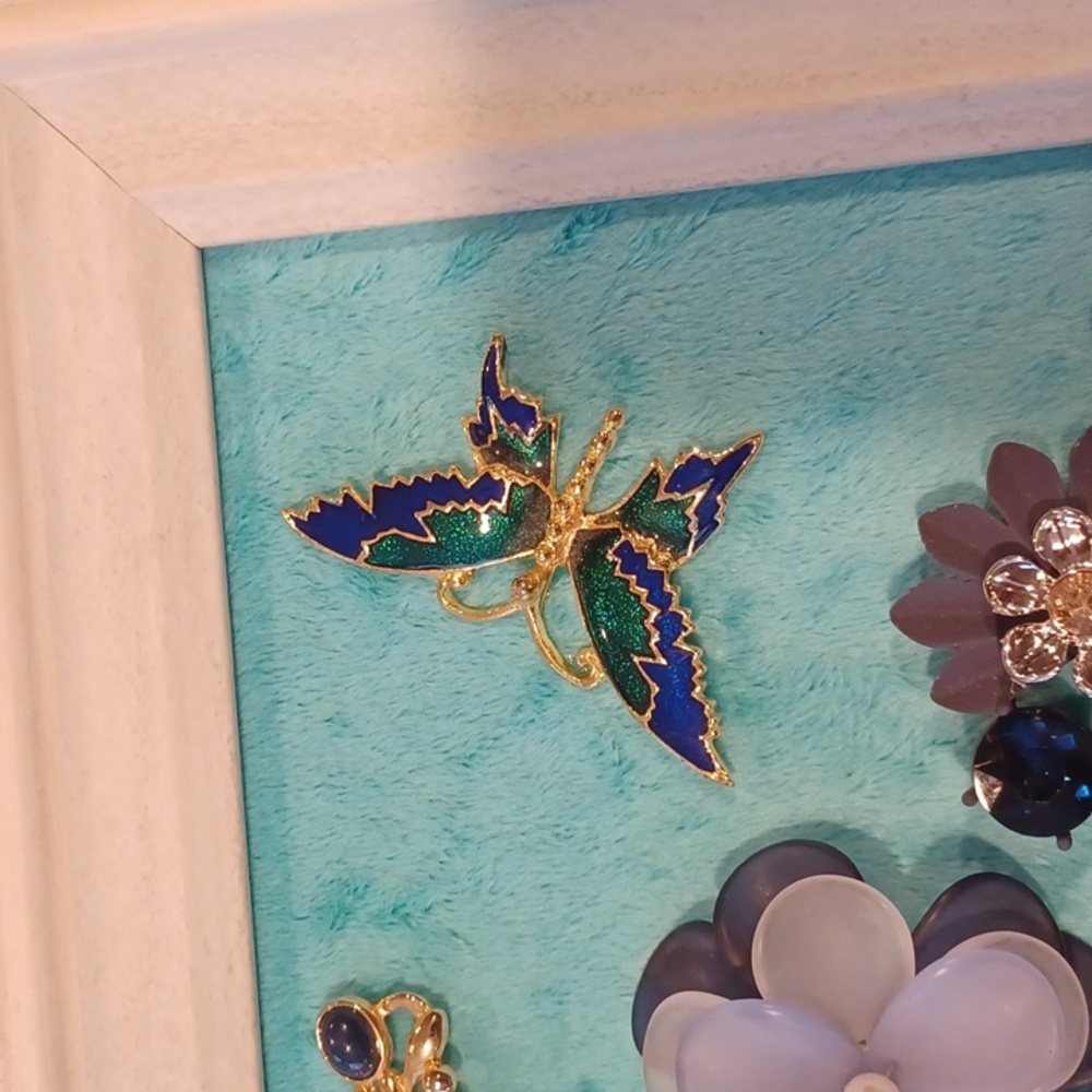 Floral and Butterfly Picture Art in an Off White Frame - Picture 6 of 7